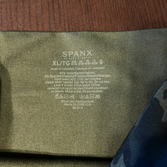 Dark green/charcoal camo seamless leggings - Picture 5 of 6